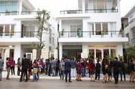 FLC trao sổ đỏ cho khách hàng mua biệt thự ven biển FLC L’Amoura